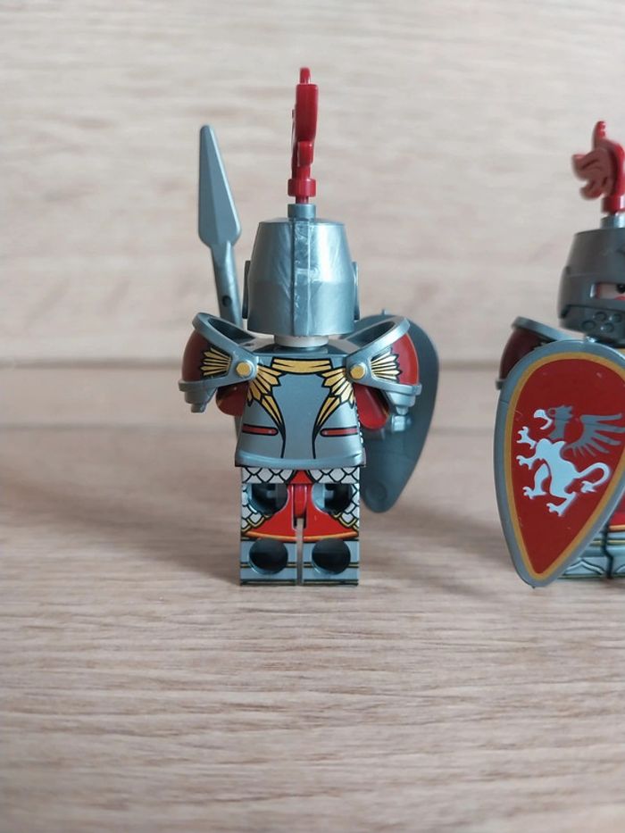 Figurines type lego 2 soldats chevaliers Griffons - photo numéro 5