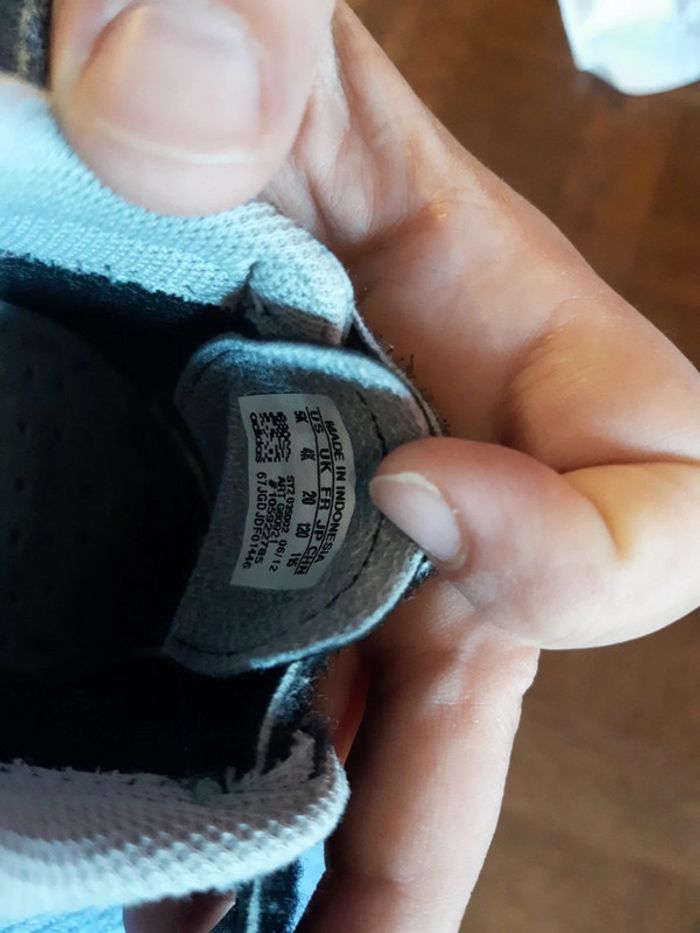Basket adidas taille 20 - photo numéro 4