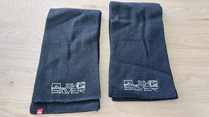 2 écharpes Quiksilver