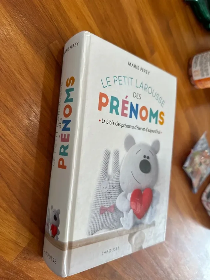 Livre le petit Larousse des prénoms - photo numéro 2