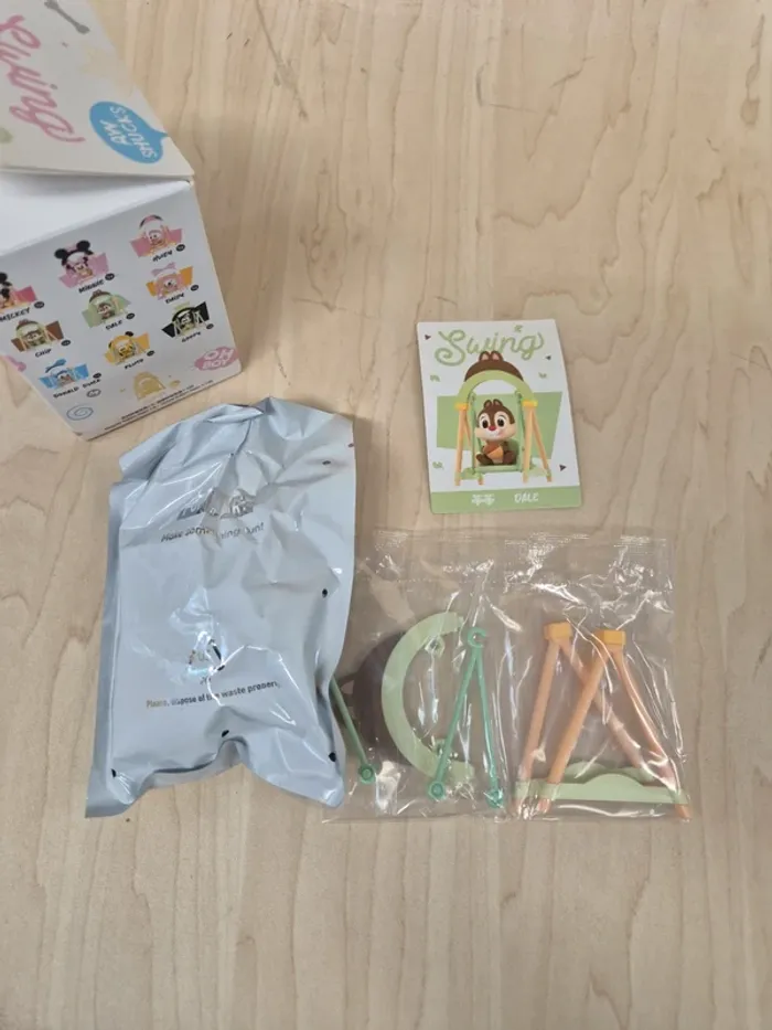 Figurine Pop Mart Disney Swing : Dale / Tac (Tic & Tac/ Chip'n Dale) - photo numéro 3