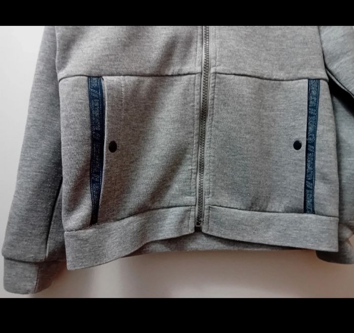 Sweat zippé 8 ans - photo numéro 2