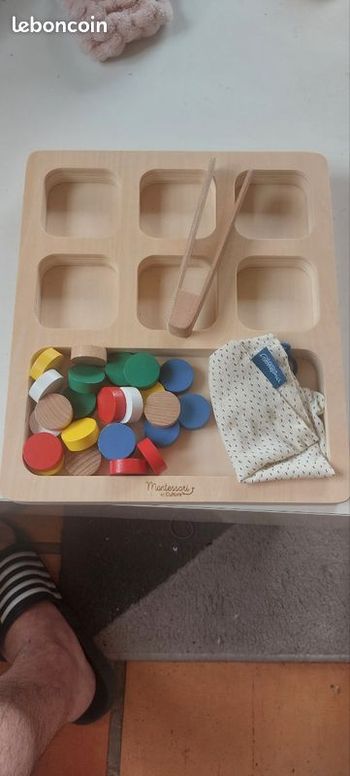 Jeu d'éveil en bois montessori