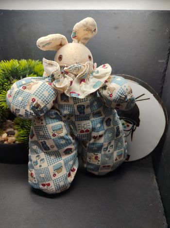 peluche lapin moulin roty ancien bleu blanc vite un câlin collerette Grelot Cube