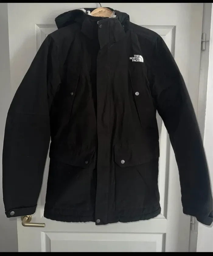 Parka noir et blanche très chaude intérieur sherpa capuche amovible The North Face