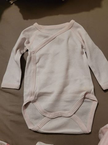 Lot de 2 body petit bateau 3 mois rose pale super etat