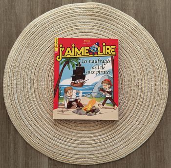 Les naufragés de l'île aux pirates - J'aime lire