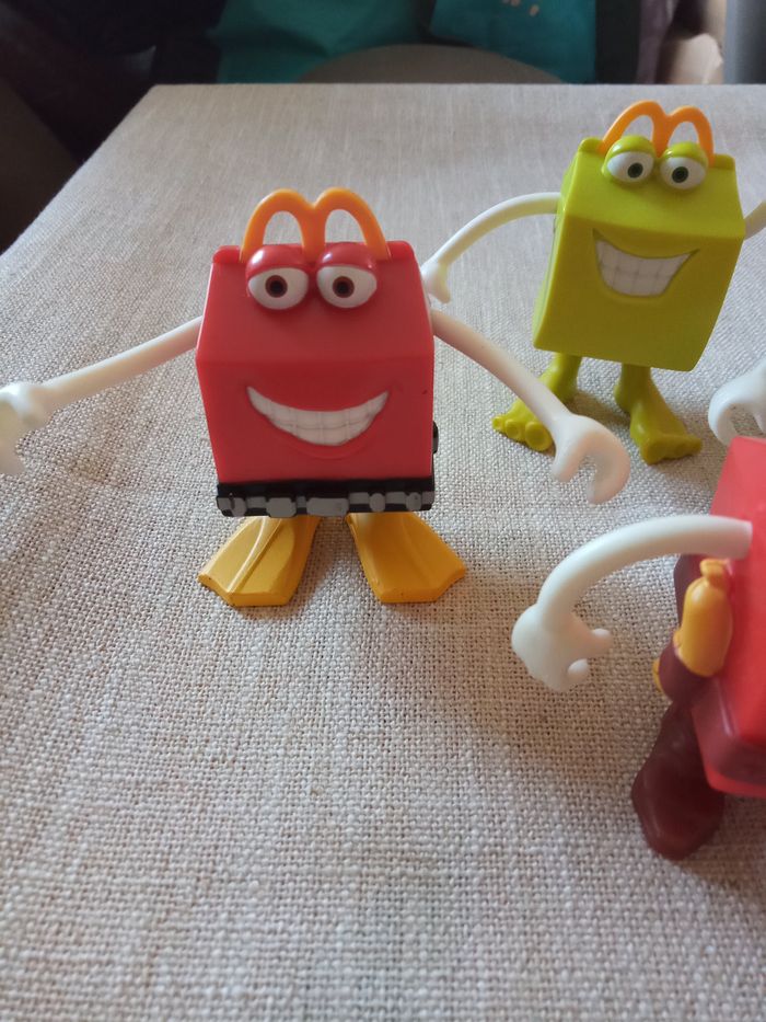 4 Figurines "Mascotte Happy" - happy meal 2012 - de chez Mac Donald - photo numéro 2
