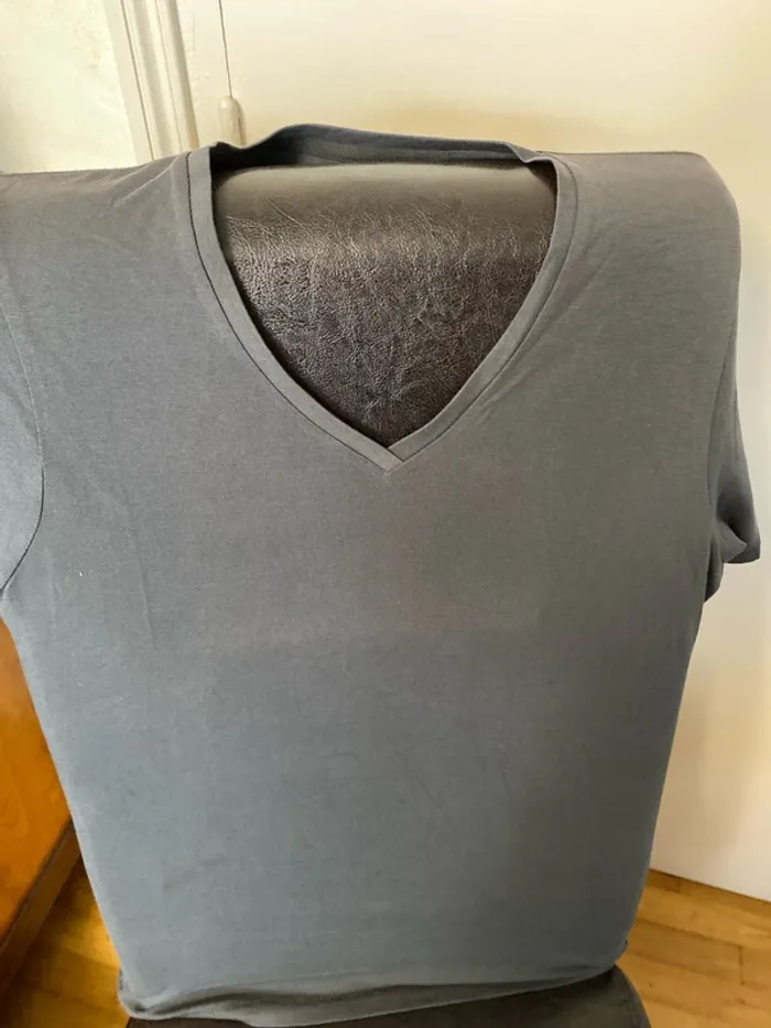 Tee-shirts col V cintré - photo numéro 2