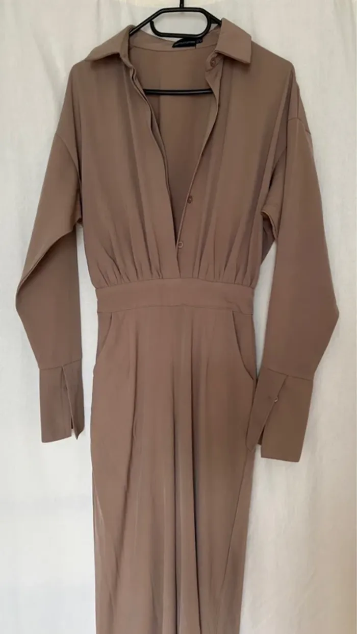 Combinaison style chemise oversize prettylittlething taupe - photo numéro 5