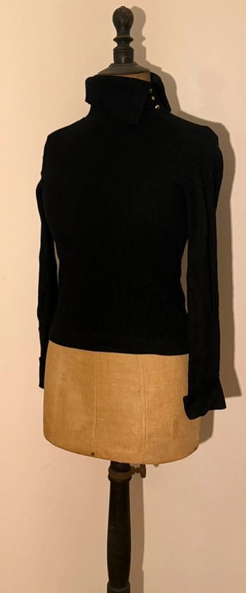 Pull noir côtelé col boutons dorés Camaïeu M
