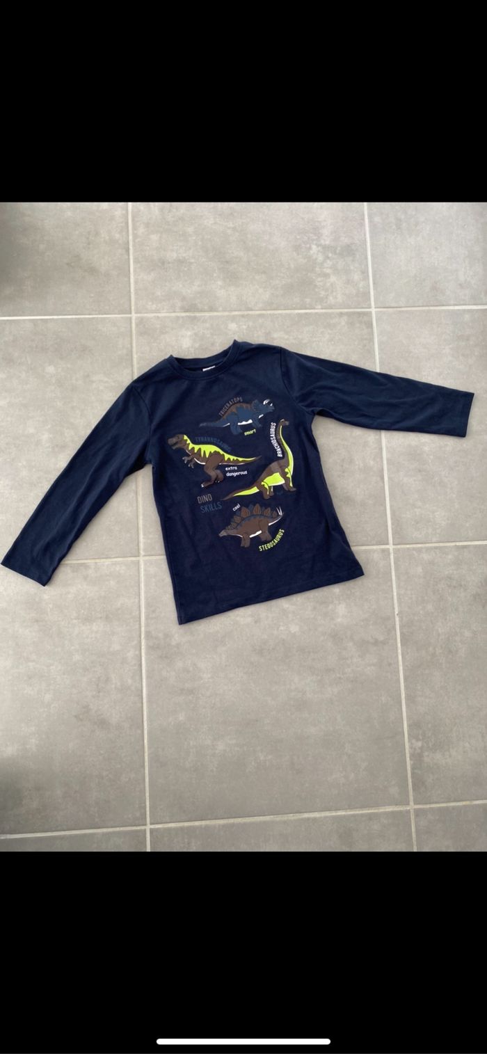 Tee shirt manches longues dinosaure Neuf 7 ans - photo numéro 2