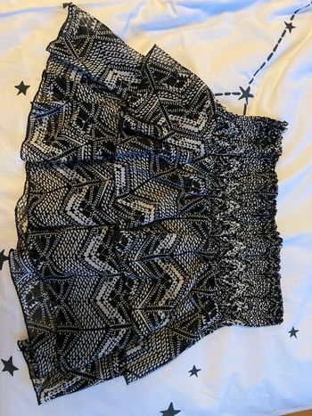Superbe jupe noire et blanche très légère et agréable à porter  || S-M || neuve