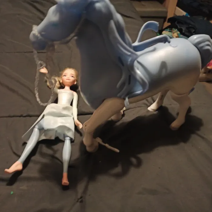 Cheval reine des neiges avec personnage - photo numéro 2