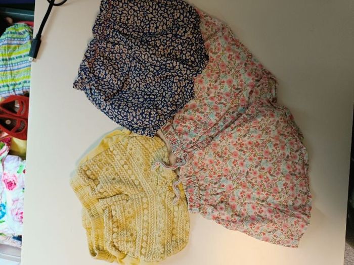 Lot vêtements été. Jupe et short 18 mois