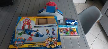 Pat patrouille, tour de controle,8 personnages, voiture/moto chase