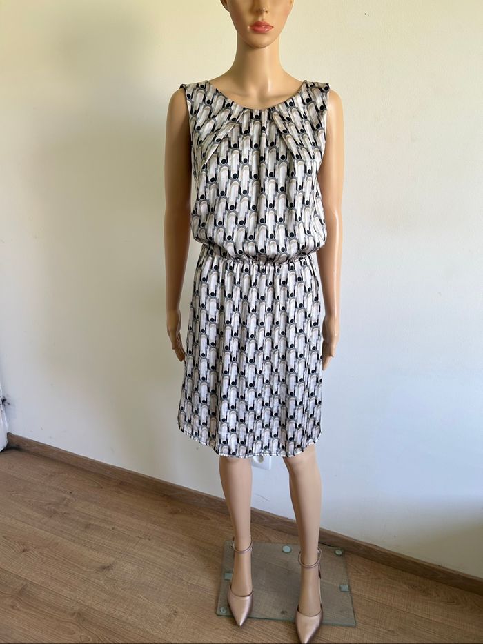 Robe imprimée satinée sans manches LolaLiza taille française 42 TBE - photo numéro 3