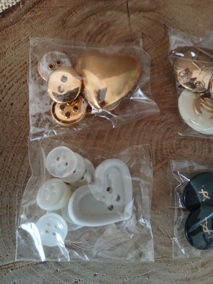 Lot de 4 sachets de boutons - photo numéro 2