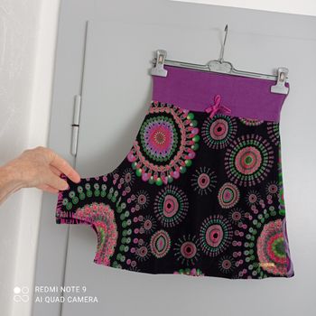 Jupe noire à motifs mauves 11/12ans Desigual