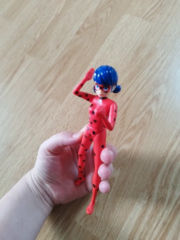 Figurine miraculous - photo numéro 2