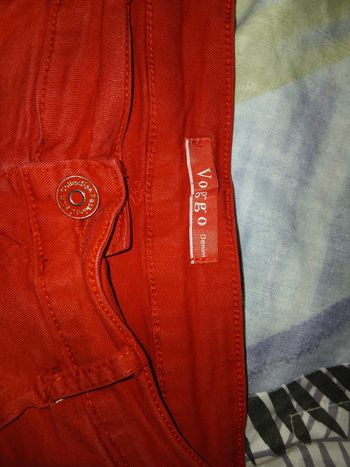 Jeans denim rouge