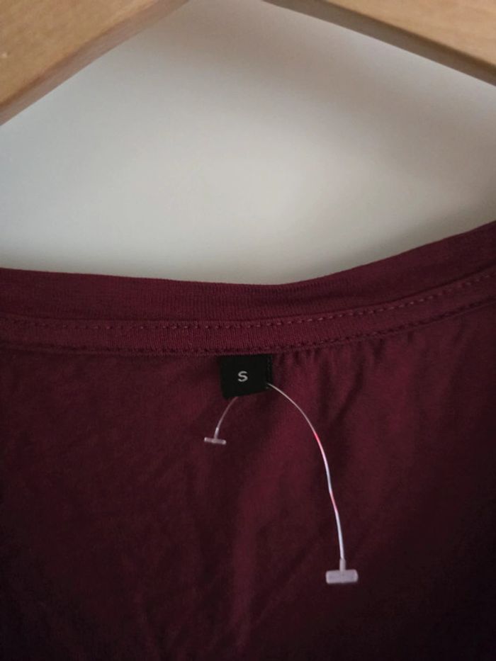 Tee-shirt taille S neuf - photo numéro 4