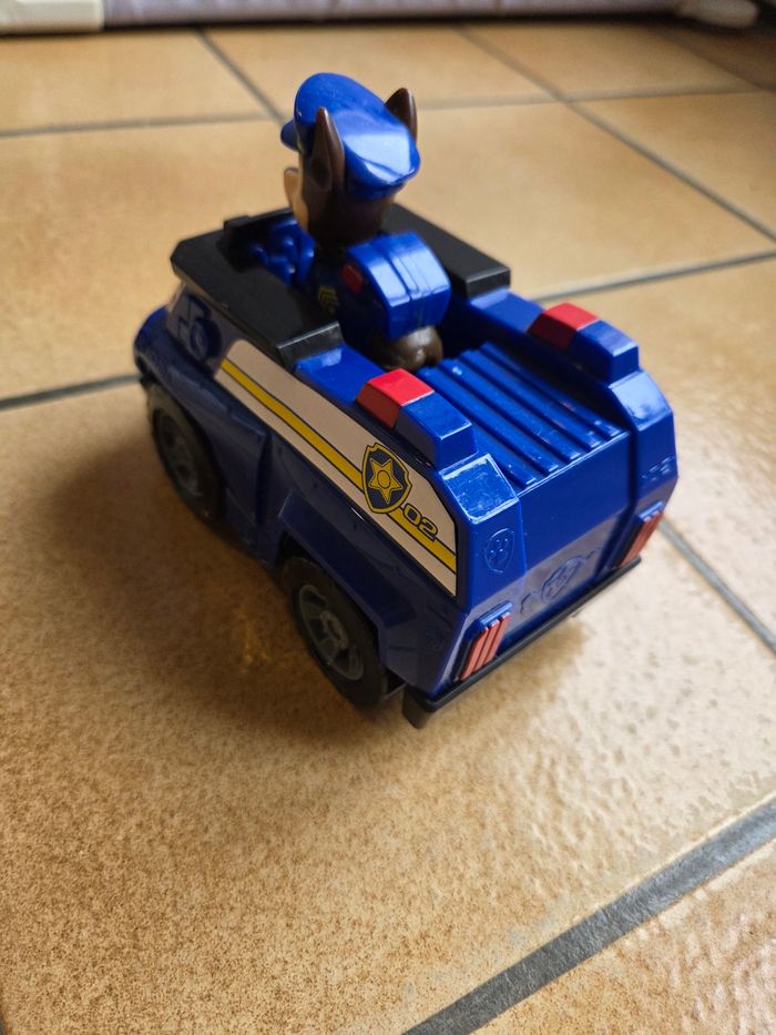 Chase avec son véhicule. - photo numéro 3