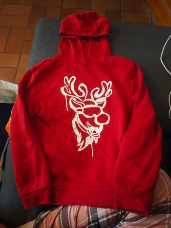 Sweat rouge à capuche taille 8/9 ans