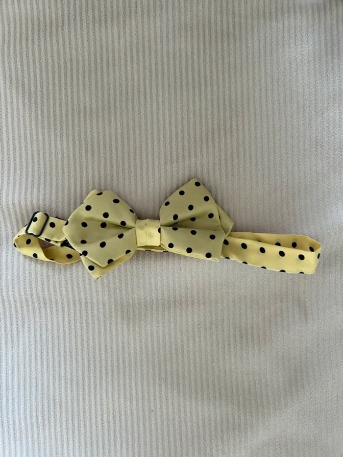 Nœud papillon jaune à petits pois pure soie