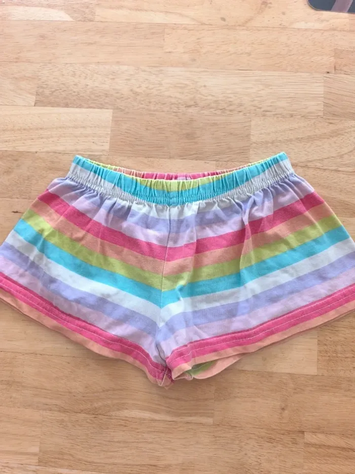 Short fille