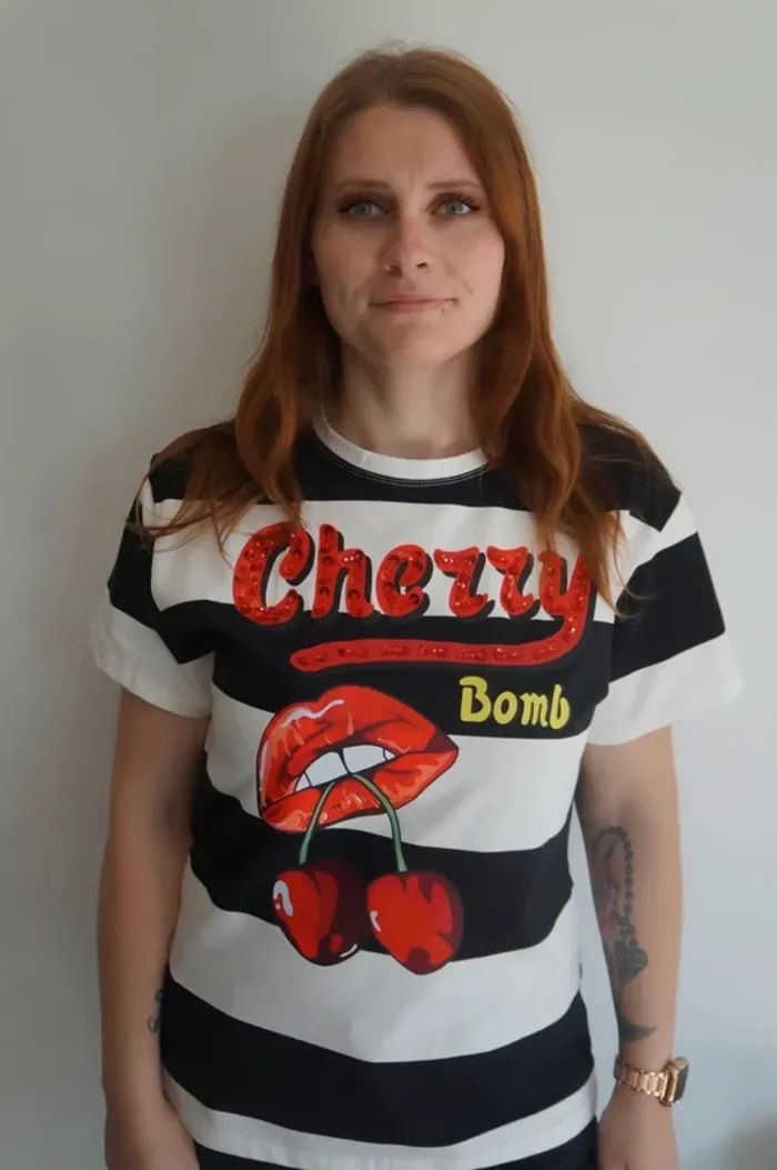 T shirt cherry