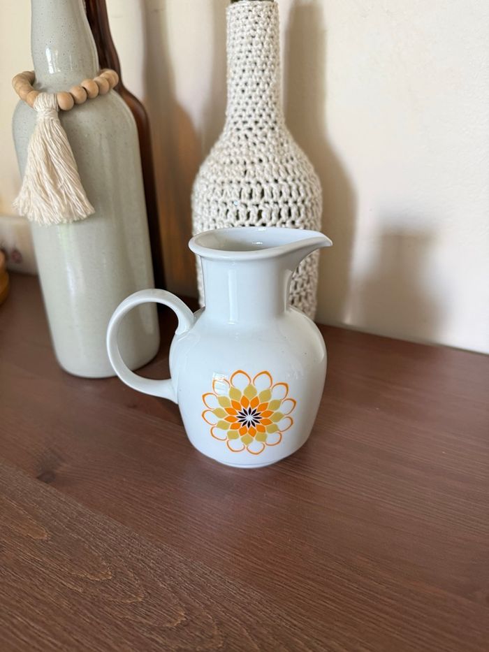 Crémier motif floral médaillon alpin