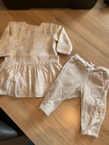 Ensemble Chloé taille 6 mois