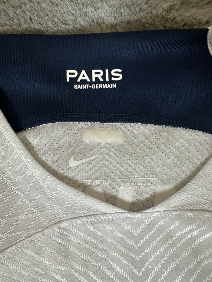 Maillot psg 23/24 Mayulu #8 taille S version player - photo numéro 3