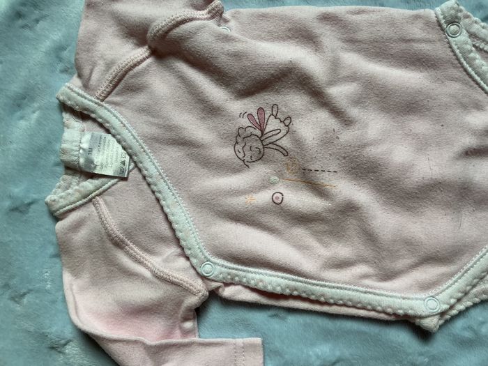 body manches longues rose ouverture devant 1 mois - photo numéro 5