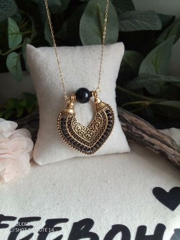 Collier oriental avec véritable pierre d'obsidienne