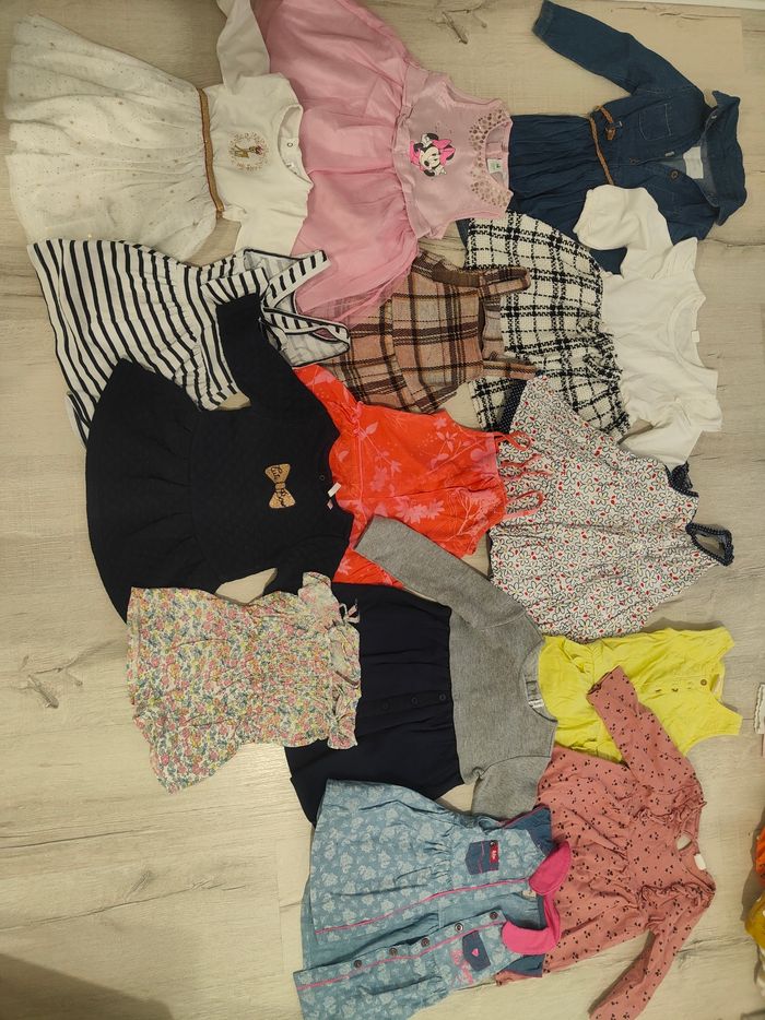 Lot 60 vêtements bébé fille 6-12mois - photo numéro 3