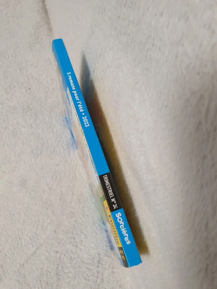 Livre Les romans des sorcières 3eme trimestre 2022 neuf - photo numéro 3