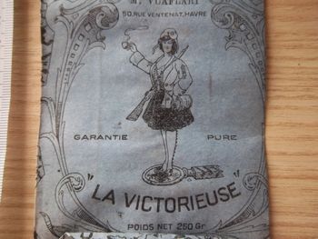 équipement souvenir militaire 14/18 " la victorieuse " chicorée du Nord