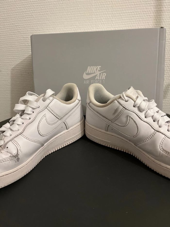 Baskets blanches Nike Air Force1 pointure 40.5 - photo numéro 4