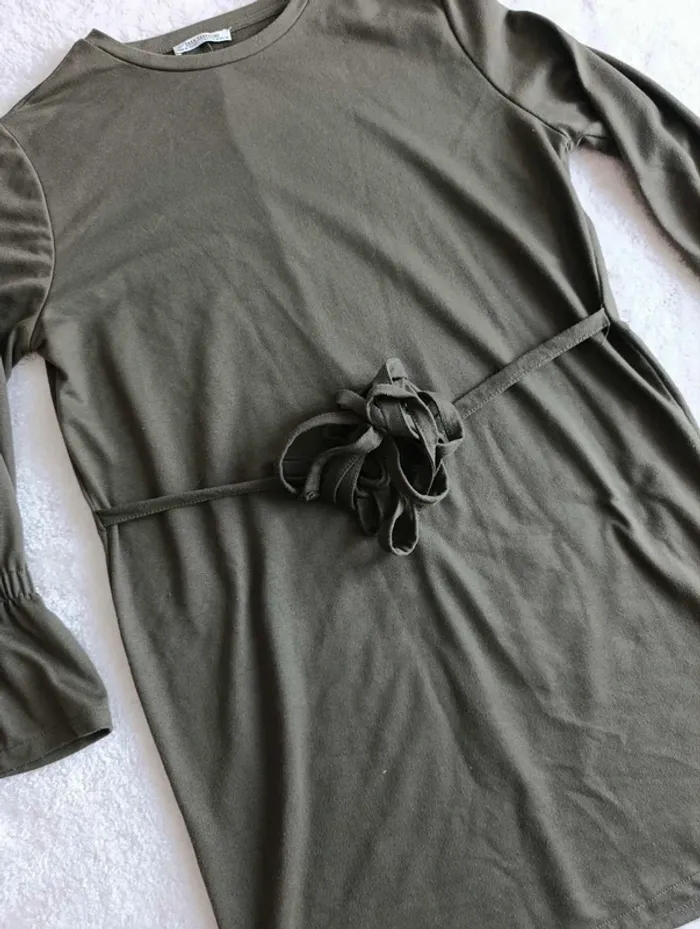 Robe Zara Kaki S avec fine ceinture intégrée assortie et manches évasées - photo numéro 6