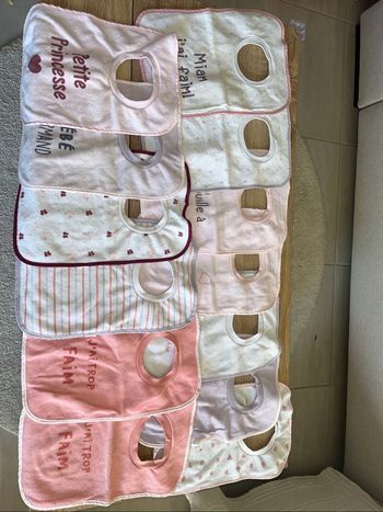 Lot de 13 bavoirs