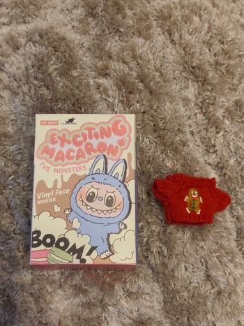 Lot Labubu scellé+ pull de Noël