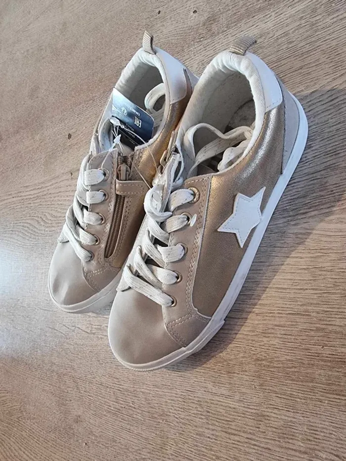Chaussures NEUVES fille 34 - photo numéro 2