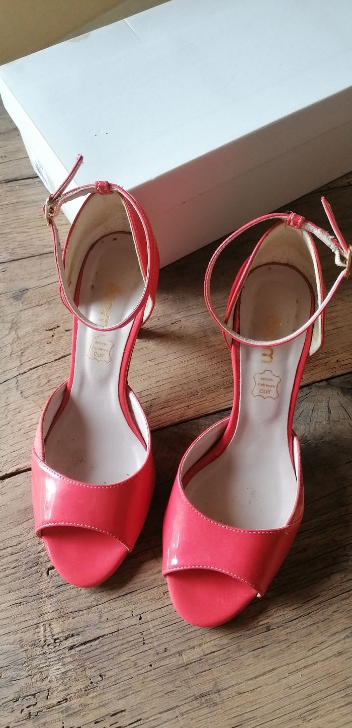 Pieds nus a talon 37 Eram