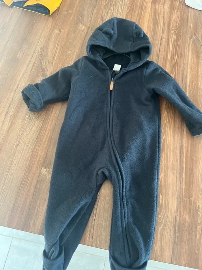 Combinaison bébé taille 9 mois - photo numéro 3
