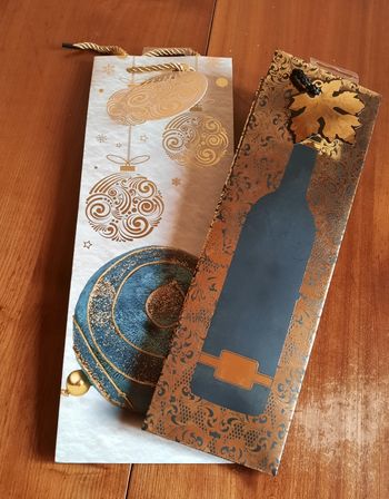 Lot neuf de 2 sacs cadeaux pour bouteille