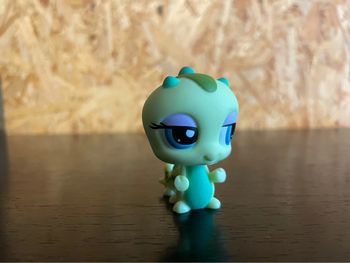 Idée cadeau 🎁 1 figurine Petshop LPS