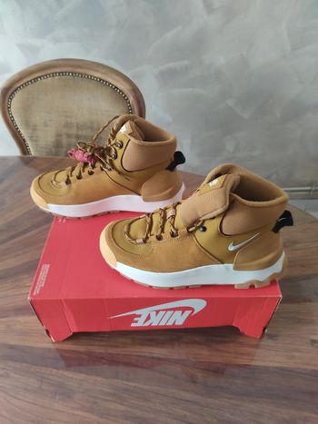 Chaussures Nike city classic boot T 40