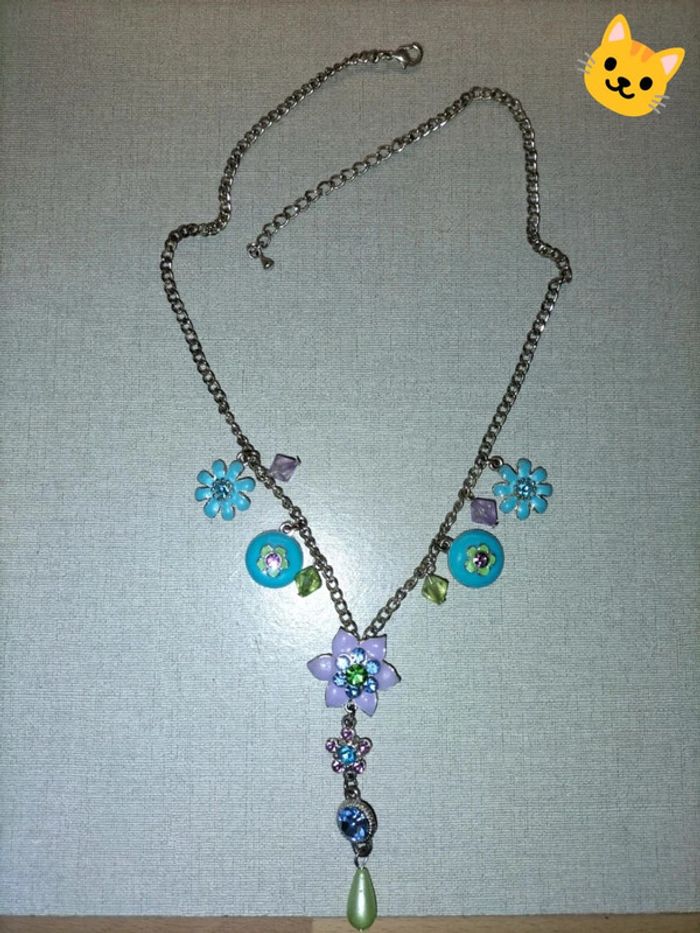 Collier fleur violette perle verte